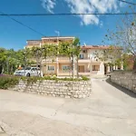 Dusan Apartament *