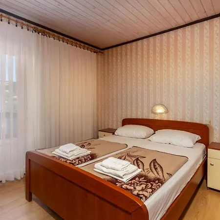 Dusan Apartment Banjol