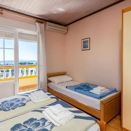 Dusan Apartman Banjol